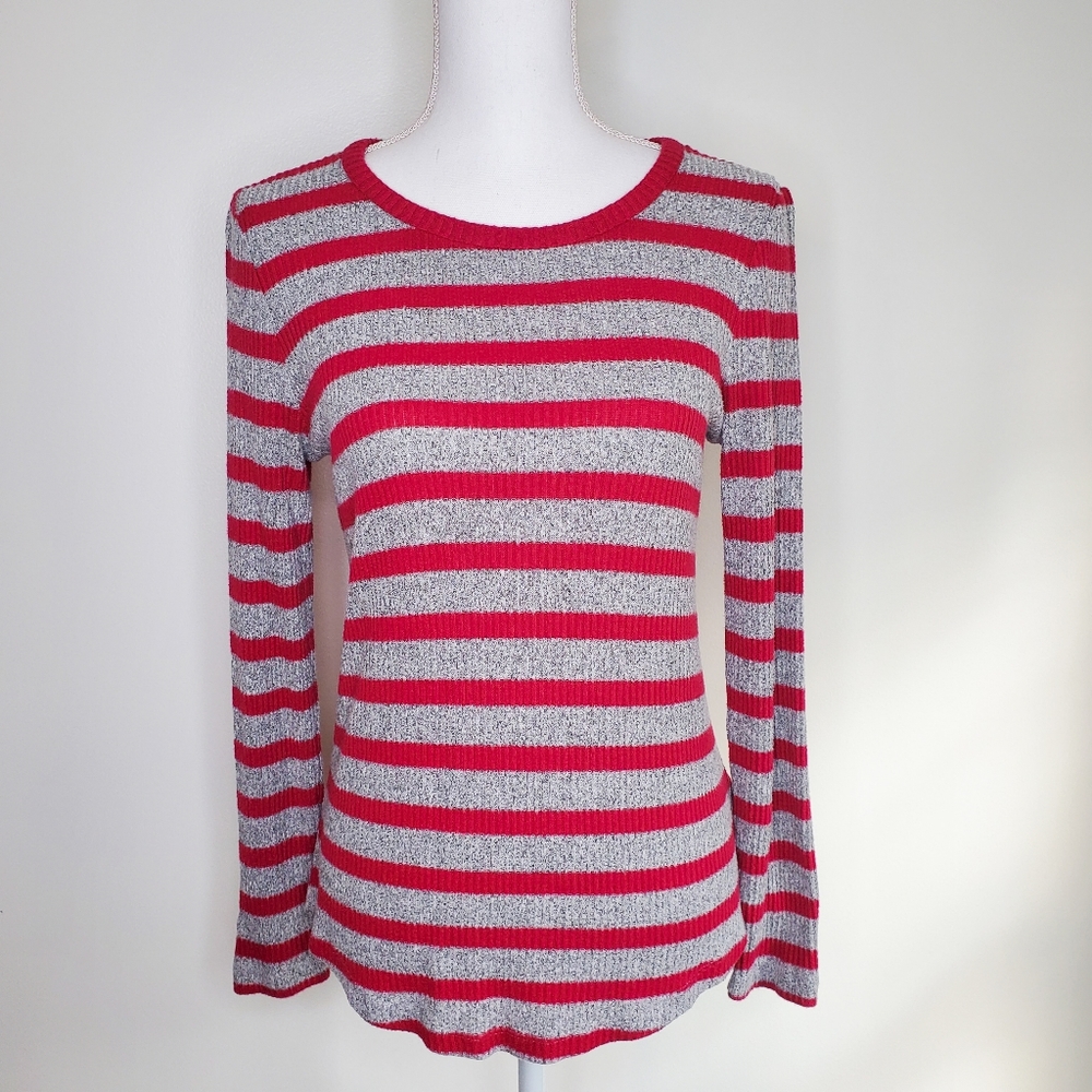 **3/$15** Old Navy Med sweater